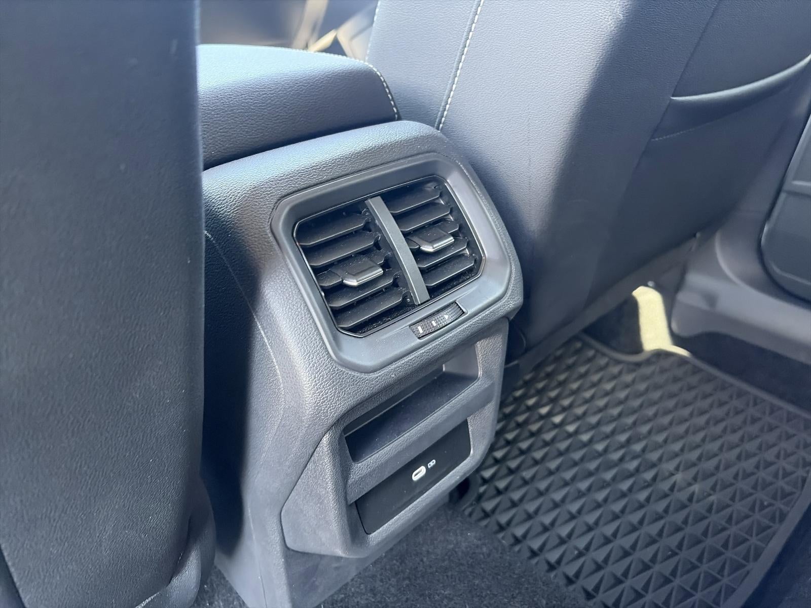 2024 Volkswagen Taos SE 4MOTION