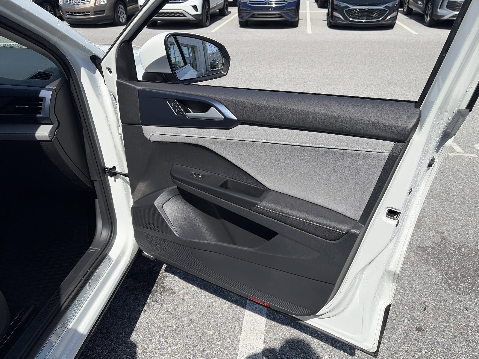 2024 Volkswagen Taos SE 4MOTION