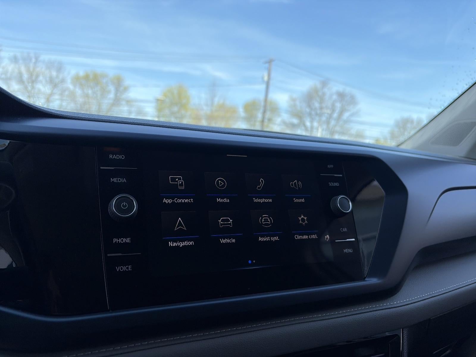 2024 Volkswagen Taos SE 4MOTION