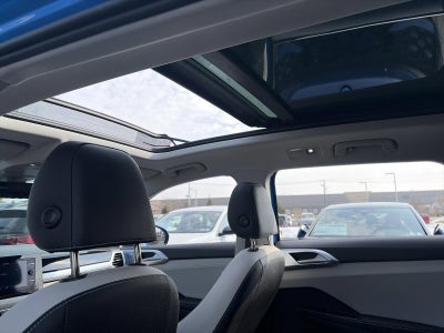 2025 Volkswagen Taos SE 4MOTION