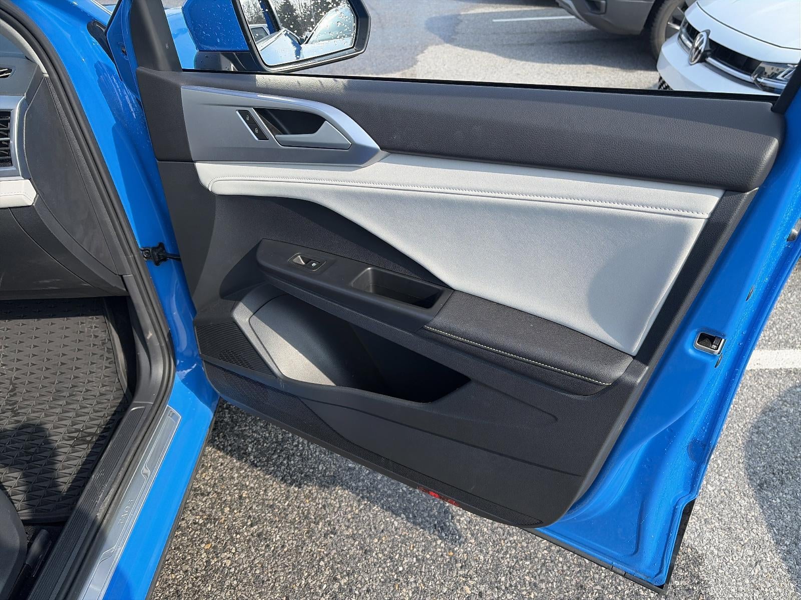 2025 Volkswagen Taos SE 4MOTION