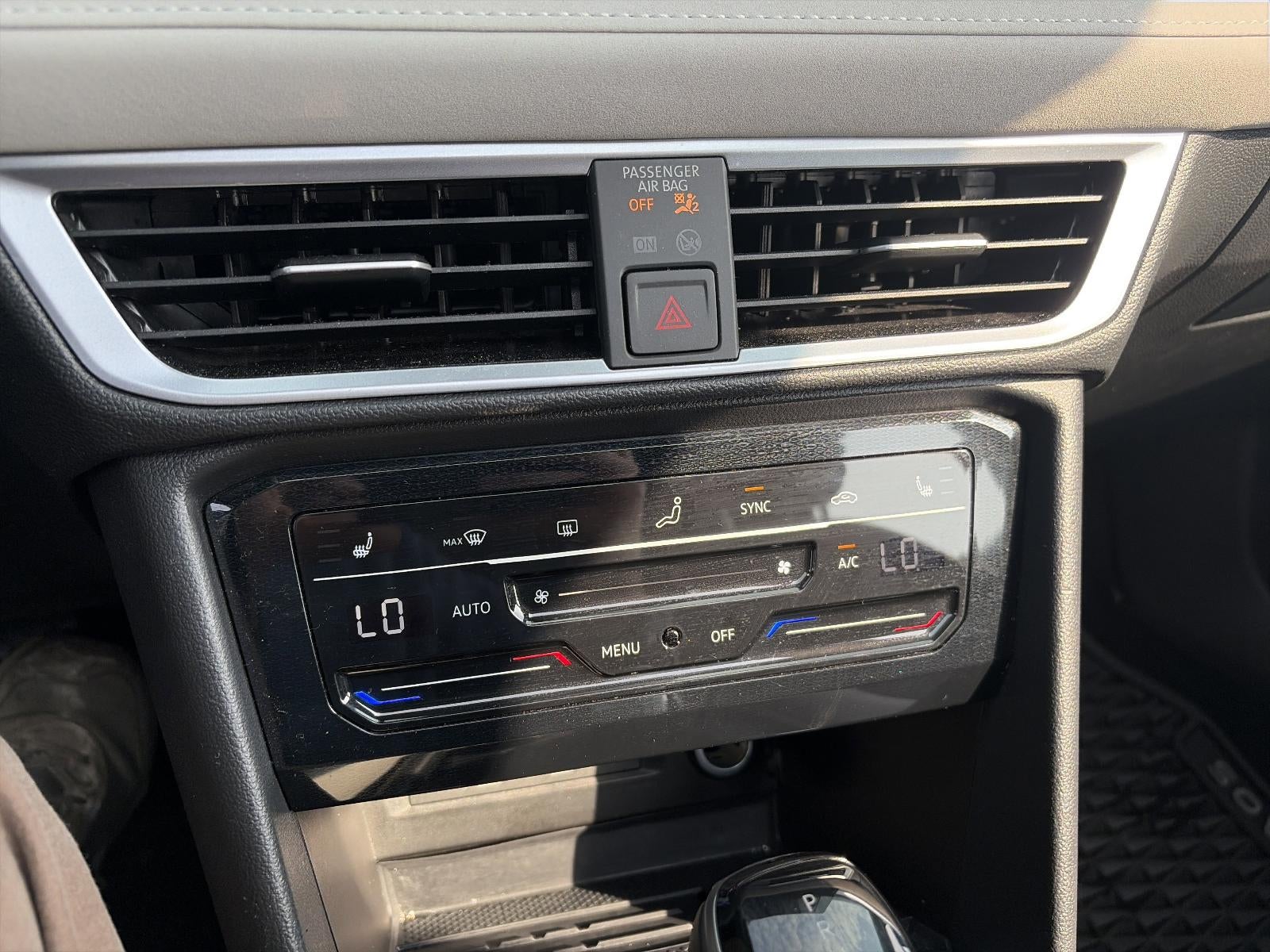 2025 Volkswagen Taos SE 4MOTION