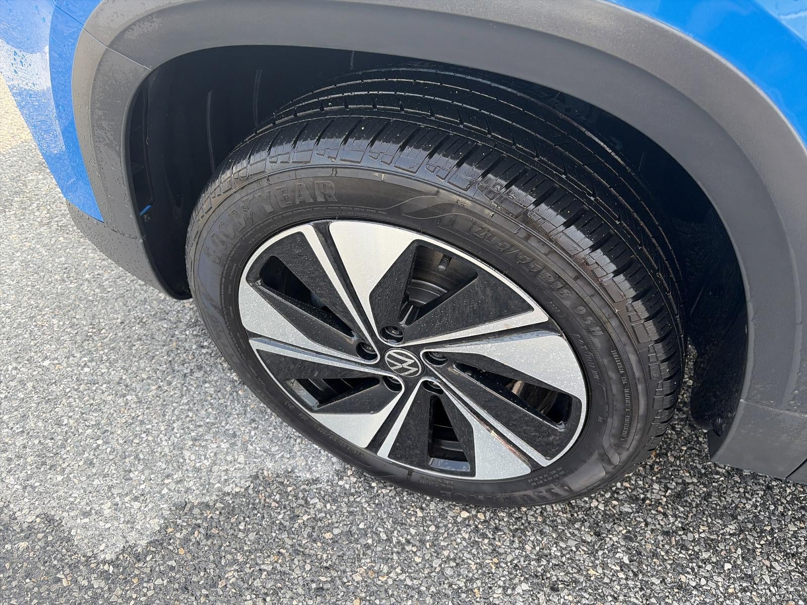 2025 Volkswagen Taos SE 4MOTION