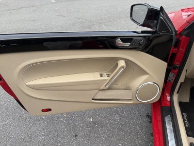 2013 Volkswagen Beetle Convertible 2dr DSG 2.0T PZEV *Ltd Avail*