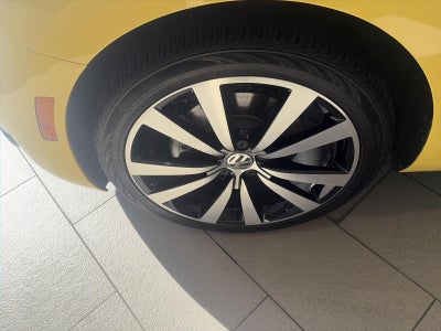 2014 Volkswagen Beetle 2dr DSG 2.0T Turbo R-Line PZEV