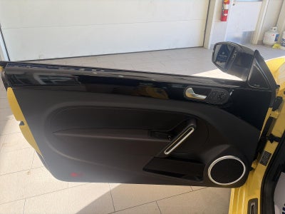 2014 Volkswagen Beetle 2dr DSG 2.0T Turbo R-Line PZEV