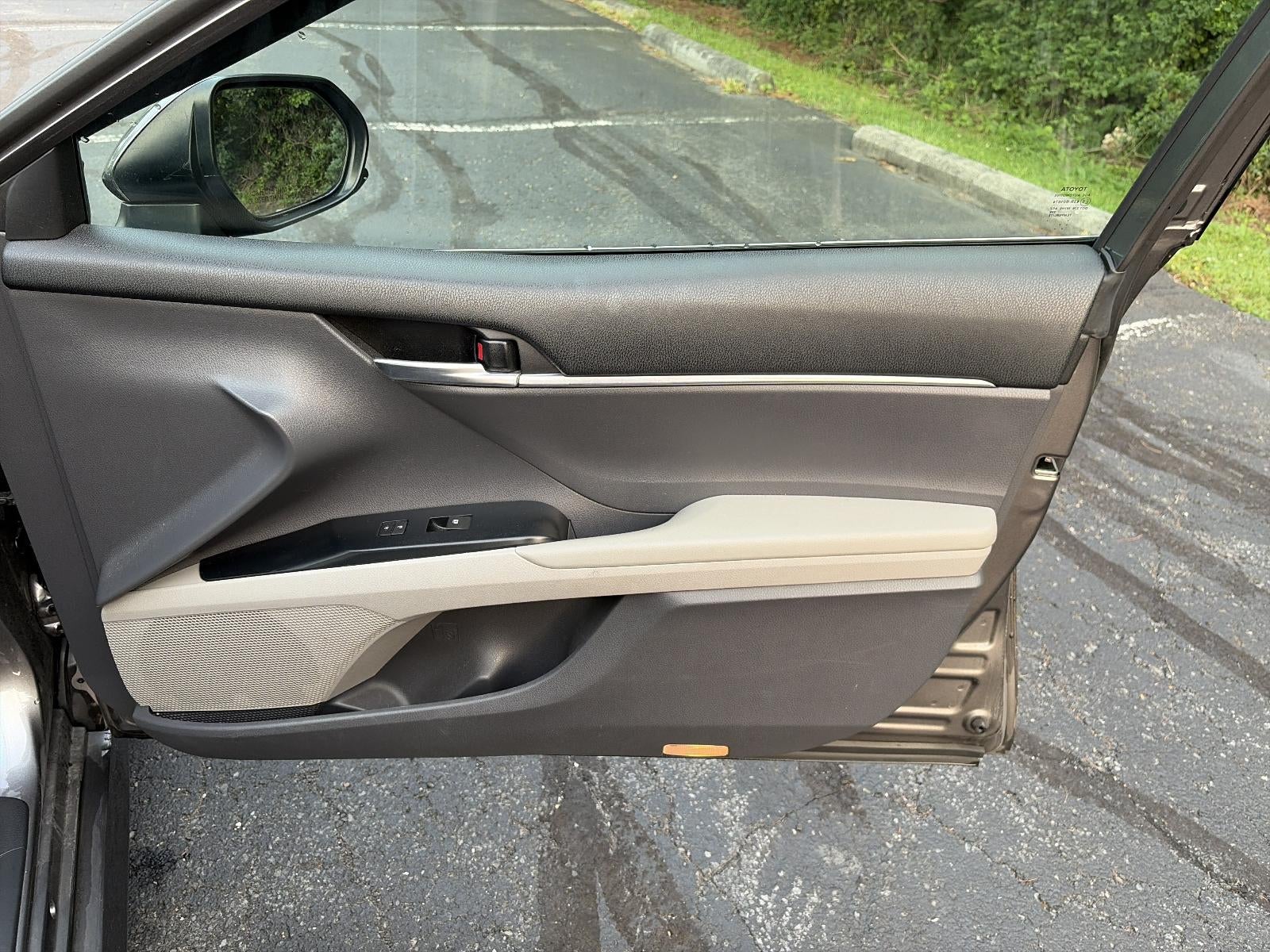 2019 Toyota Camry LE Auto (SE)
