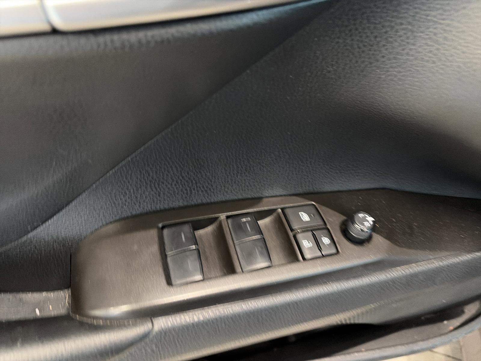 2023 Toyota Camry LE Auto (SE)