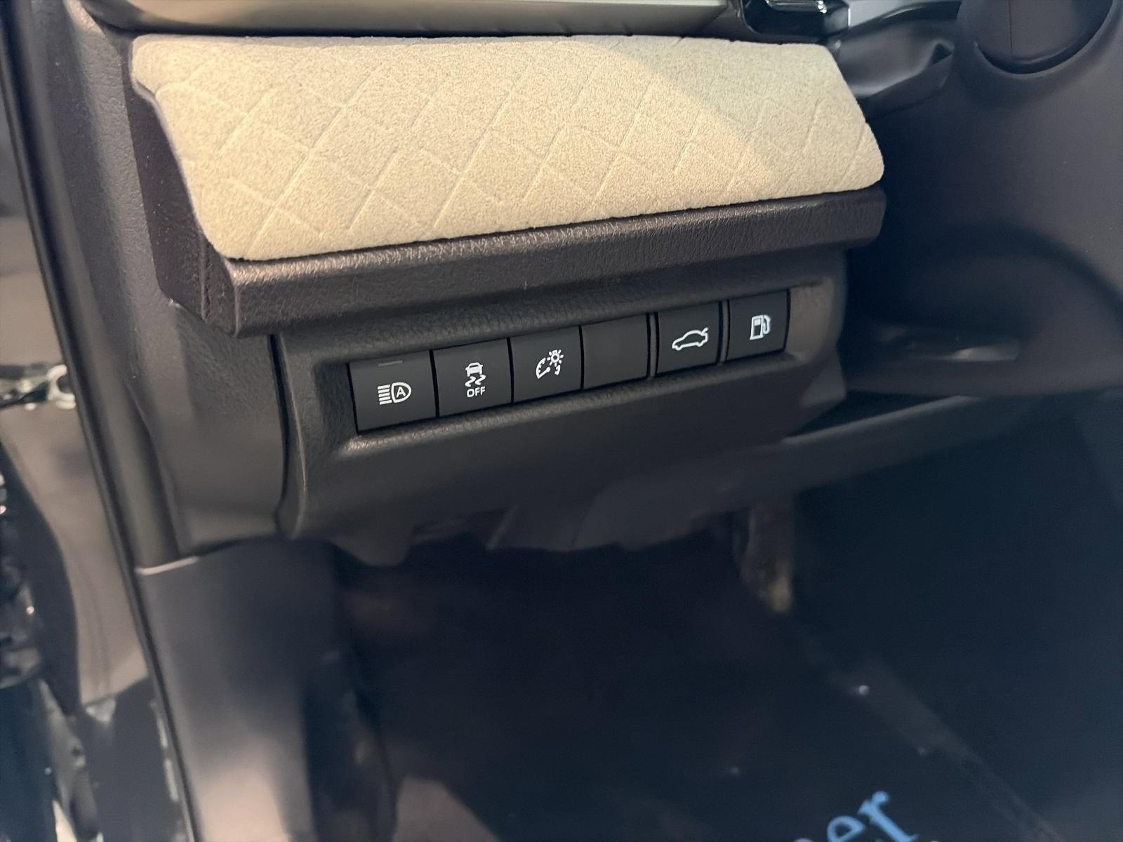 2025 Toyota Camry XSE AWD (Natl)