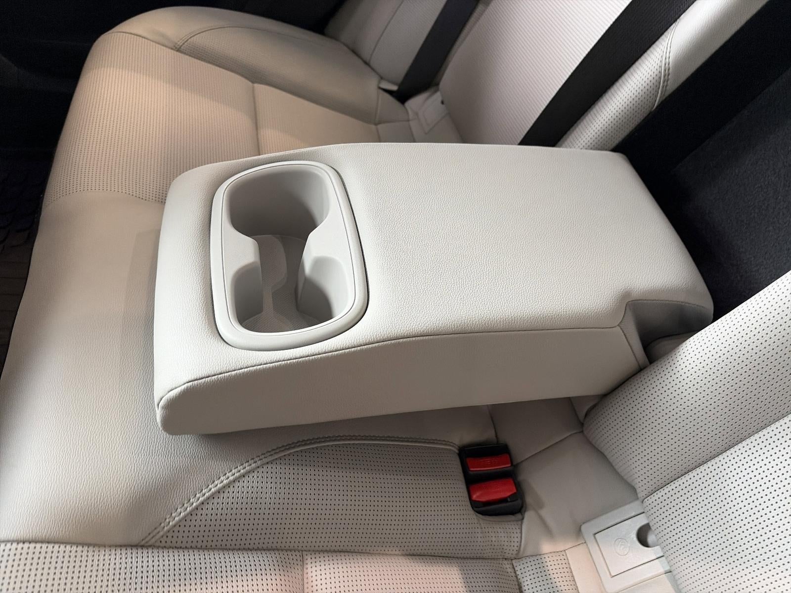 2025 Toyota Camry XSE AWD (Natl)