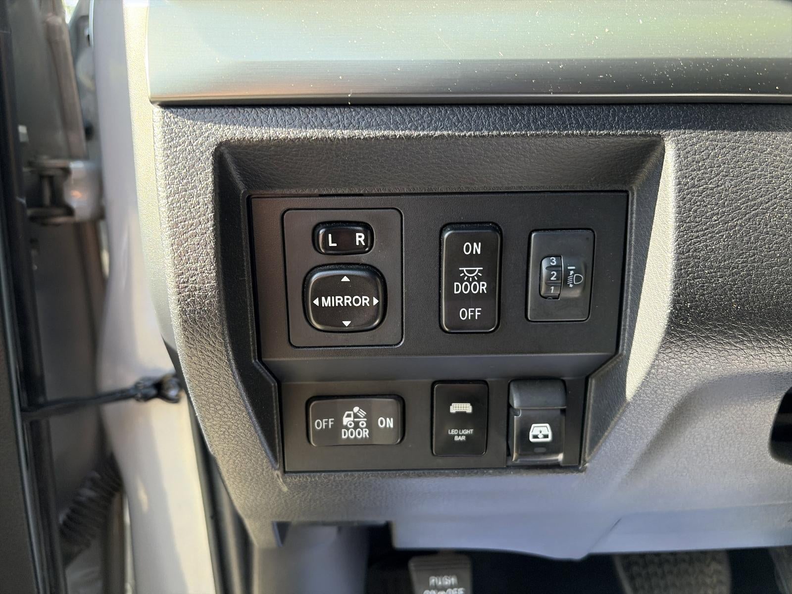 2017 Toyota Tundra 4WD 4WD TRD Pro CrewMax 5.5' Bed 5.7L (Natl)