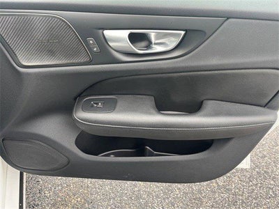 2024 Volvo S60 B5 FWD Plus Dark Theme