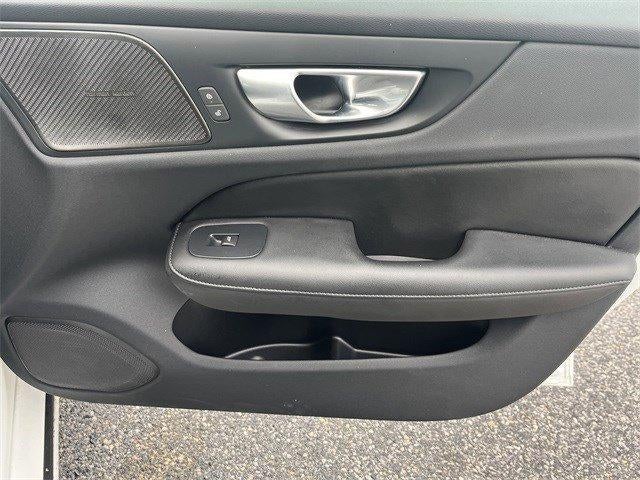 2024 Volvo S60 B5 FWD Plus Dark Theme