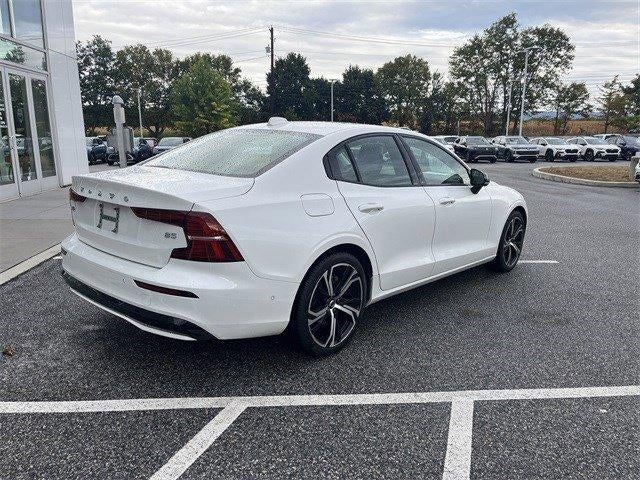 2024 Volvo S60 B5 FWD Plus Dark Theme