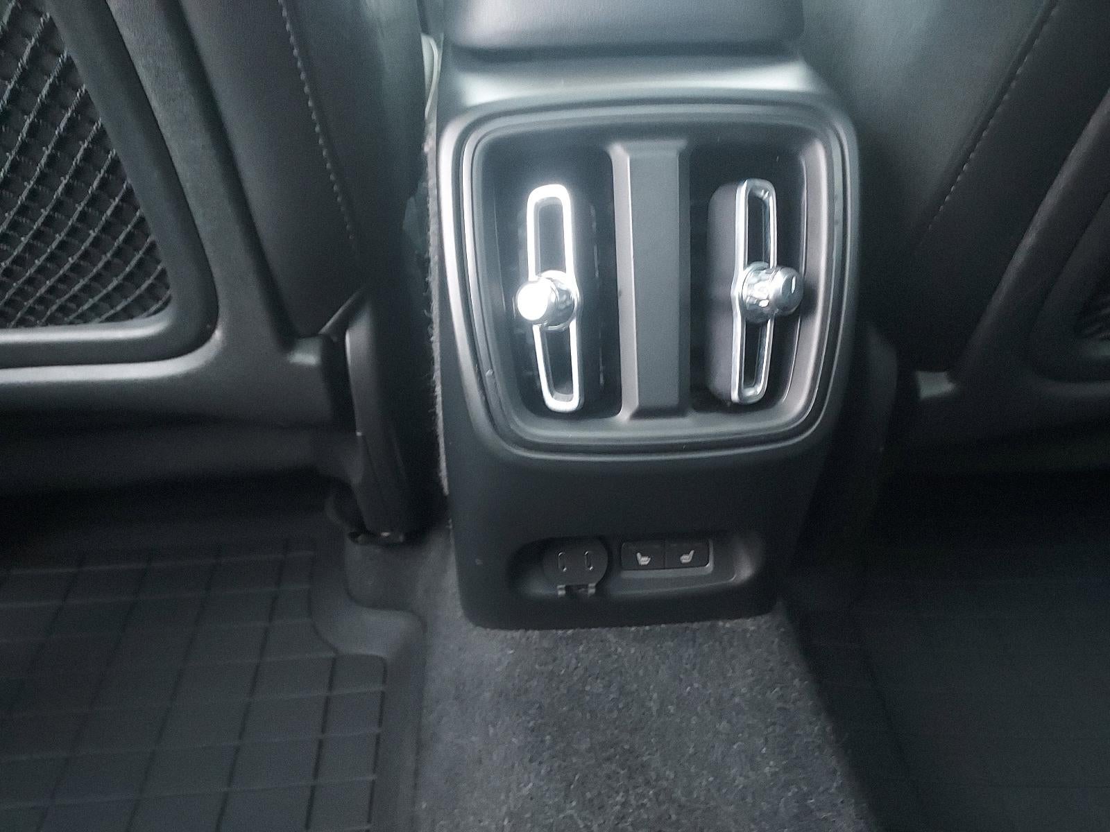 2021 Volvo XC40 Recharge P8 eAWD Pure Electric