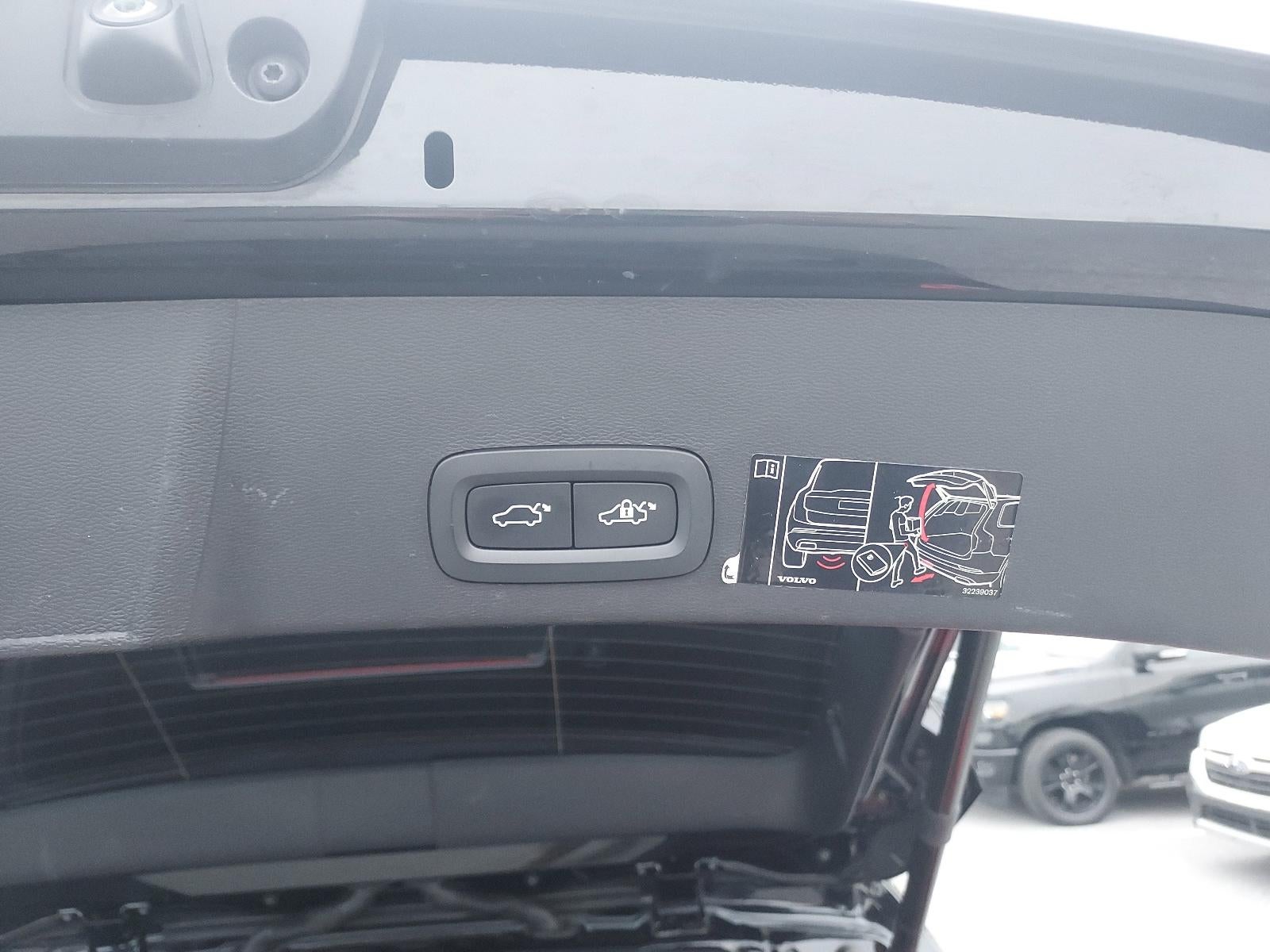 2021 Volvo XC40 Recharge P8 eAWD Pure Electric