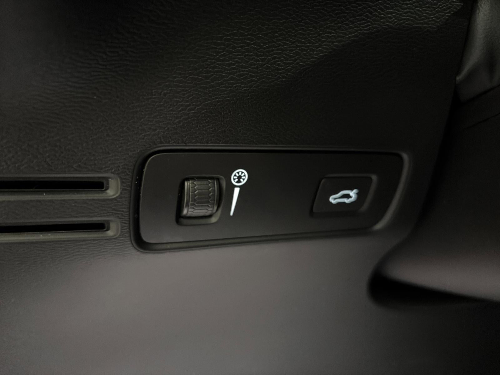 2021 Volvo XC40 Recharge P8 eAWD Pure Electric