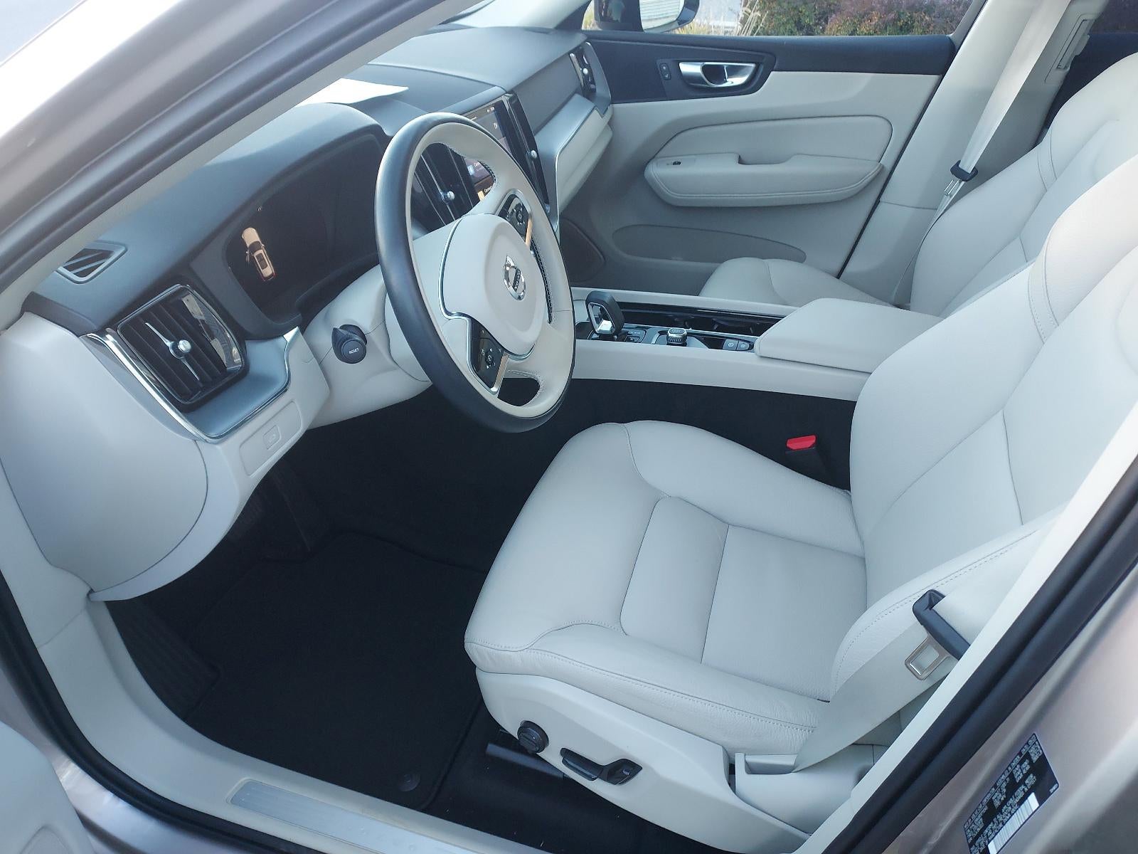 2024 Volvo XC60 B5 AWD Core Dark Theme