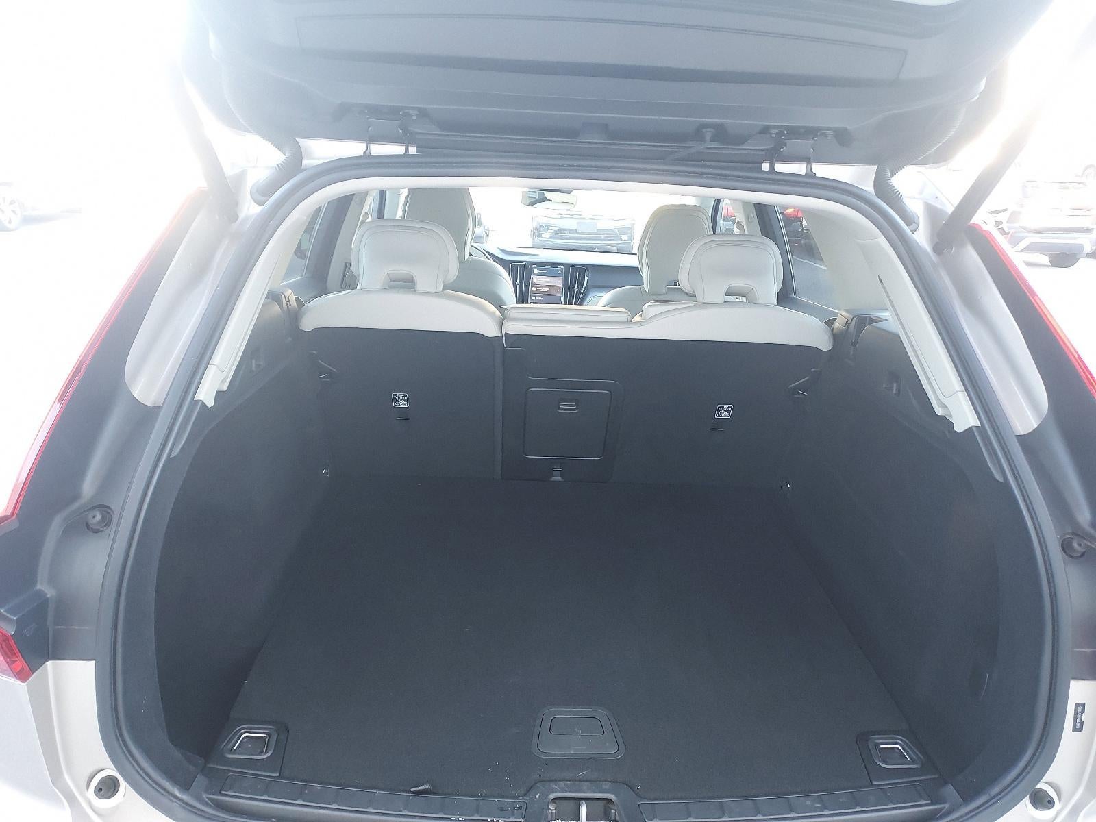 2024 Volvo XC60 B5 AWD Core Dark Theme