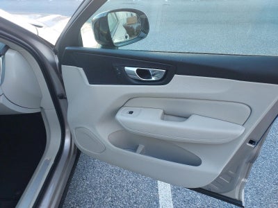 2024 Volvo XC60 B5 AWD Core Dark Theme