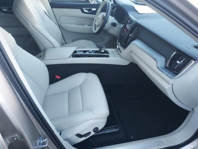 2024 Volvo XC60 B5 AWD Core Dark Theme