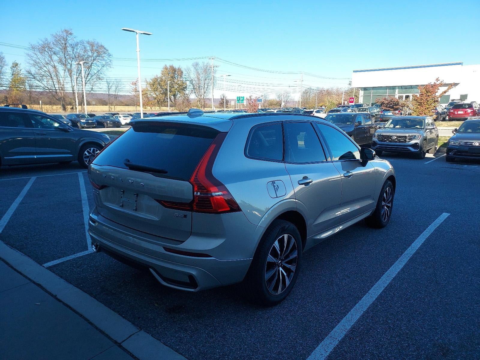 2024 Volvo XC60 B5 AWD Core Dark Theme