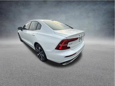 2022 Volvo S60 B5 AWD Momentum