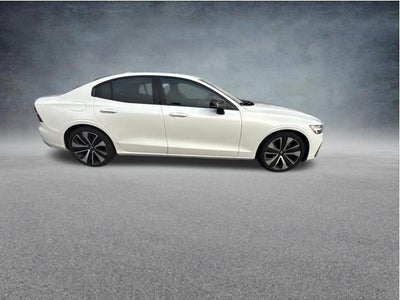 2022 Volvo S60 B5 AWD Momentum
