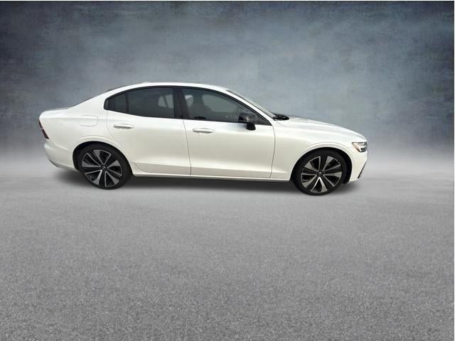 2022 Volvo S60 B5 AWD Momentum