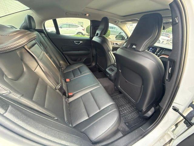 2022 Volvo S60 B5 AWD Momentum