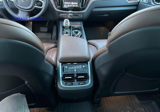 2023 Volvo XC60 B6 AWD Ultimate Dark Theme