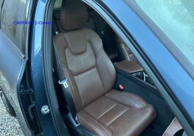 2023 Volvo XC60 B6 AWD Ultimate Dark Theme