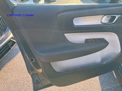 2021 Volvo XC40 T5 AWD Momentum