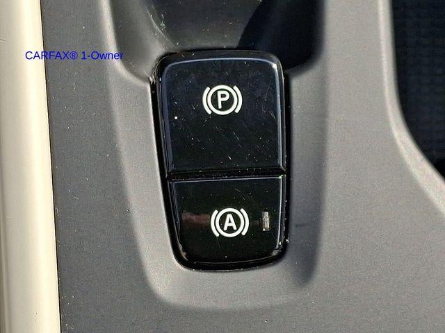 2021 Volvo XC40 T5 AWD Momentum