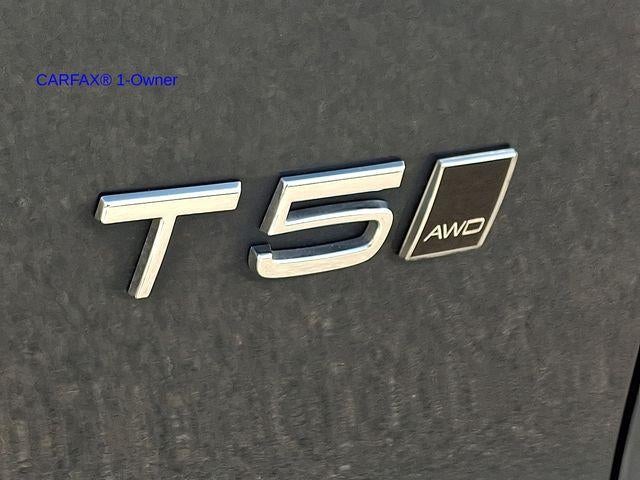 2021 Volvo XC40 T5 AWD Momentum