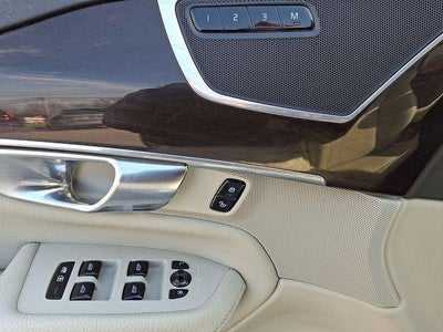 2019 Volvo XC90 T6 AWD Momentum