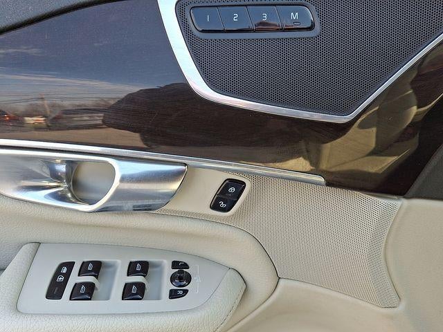 2019 Volvo XC90 T6 AWD Momentum