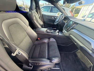 2019 Volvo XC60 T8 eAWD Plug-In Hybrid R-Design