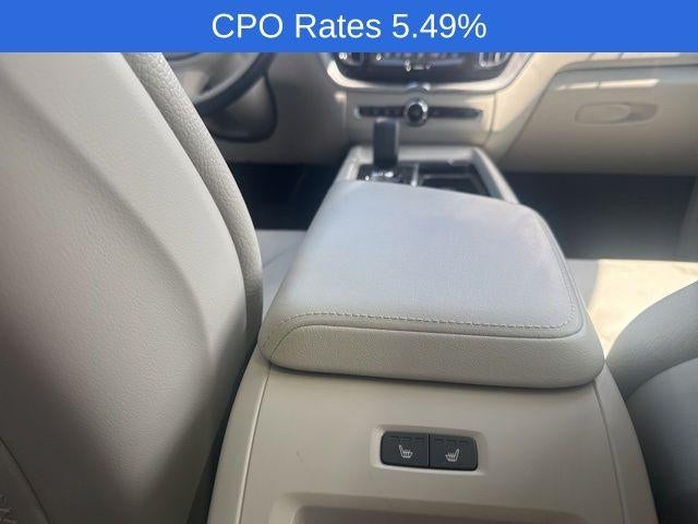 2024 Volvo XC60 B5 AWD Plus Dark Theme