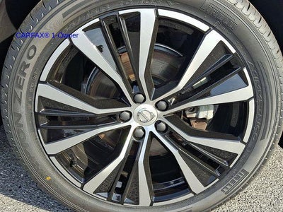 2024 Volvo XC60 B5 AWD Plus Dark Theme