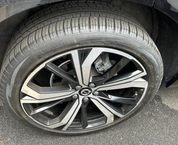 2024 Volvo XC60 B5 AWD Ultimate Dark Theme