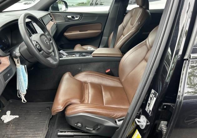 2024 Volvo XC60 B5 AWD Ultimate Dark Theme