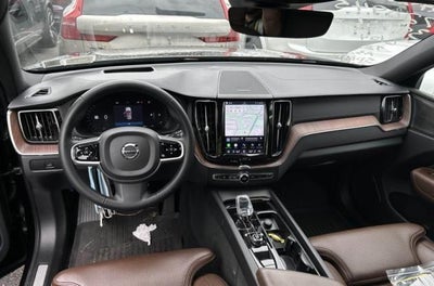 2024 Volvo XC60 B5 AWD Ultimate Dark Theme