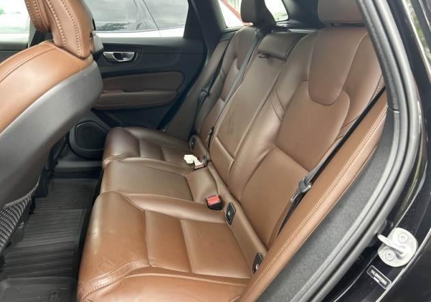 2024 Volvo XC60 B5 AWD Ultimate Dark Theme