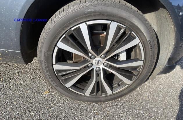 2024 Volvo XC60 B5 AWD Ultimate Dark Theme