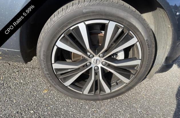 2024 Volvo XC60 B5 AWD Ultimate Dark Theme