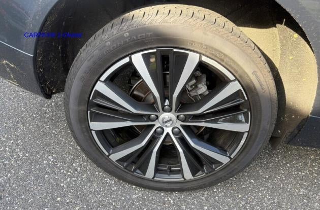 2024 Volvo XC60 B5 AWD Ultimate Dark Theme