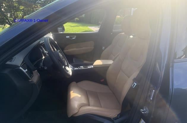 2024 Volvo XC60 B5 AWD Ultimate Dark Theme