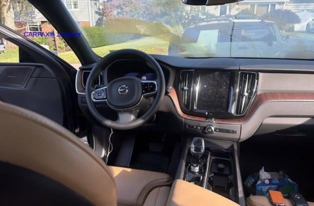 2024 Volvo XC60 B5 AWD Ultimate Dark Theme