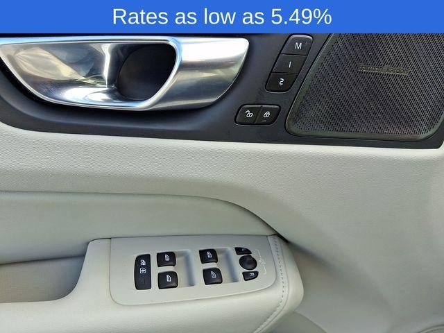 2023 Volvo XC60 B5 AWD Plus Dark Theme